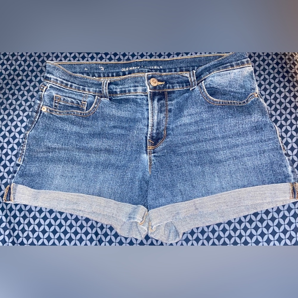 Old Navy Boyfriend shorts size 8